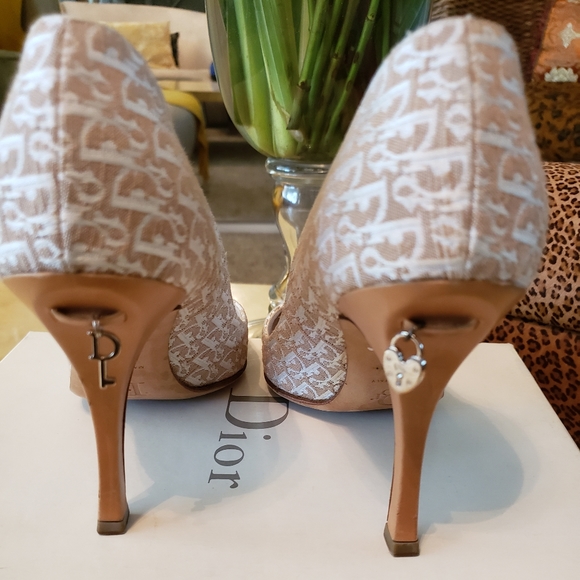 DIOR signature embroidered pump - Picture 3 of 5